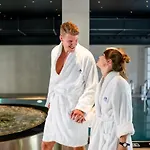 Szálloda & Chariclea