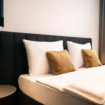 & Chariclea Poděbrady