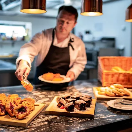 & Chariclea Hotel 4*