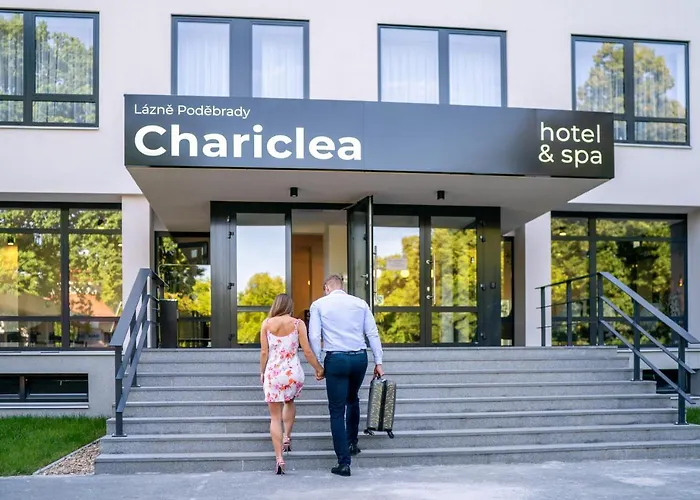 & Chariclea 4*